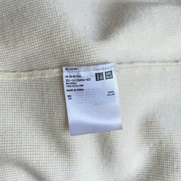 Uniqlo & Lemaire Collaboration Cream Wool Blend V-Neck Sweater (XS). - Picture 5 of 5